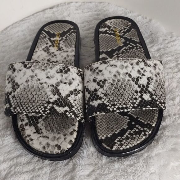 Bamboo "Riley" Faux Snakeskin Woman's Slides Sandals - Picture 1 of 8